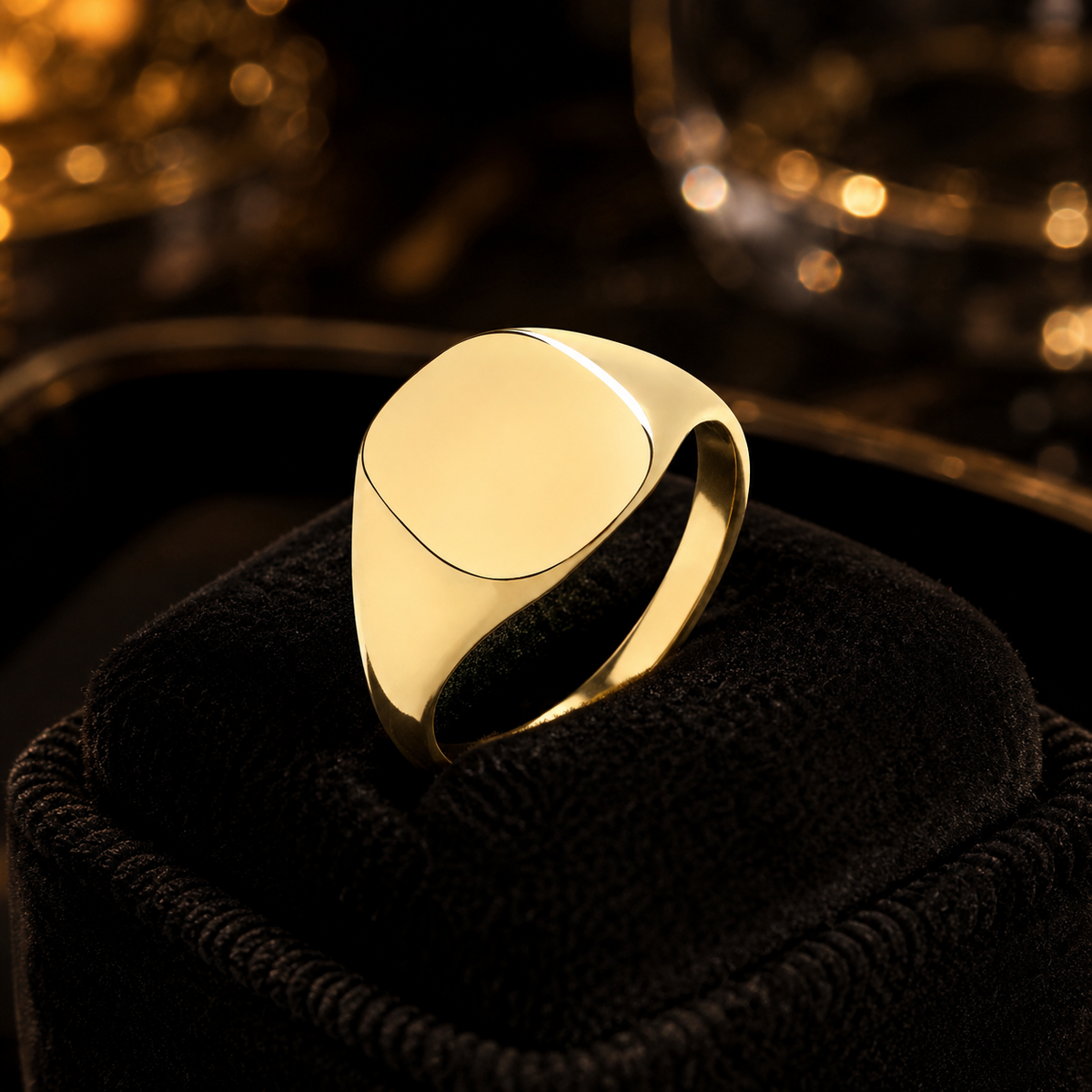 Heavy Mens 9ct Yellow Gold Signet Ring 375 Hallmarked British Made Size M - Z