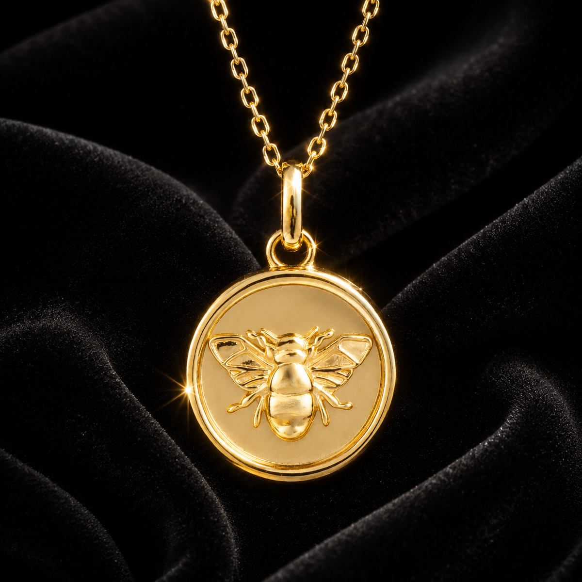 Bee Medalion Pendant 9ct Yellow Gold 375 Hallmarked British Made Brand New Boxed