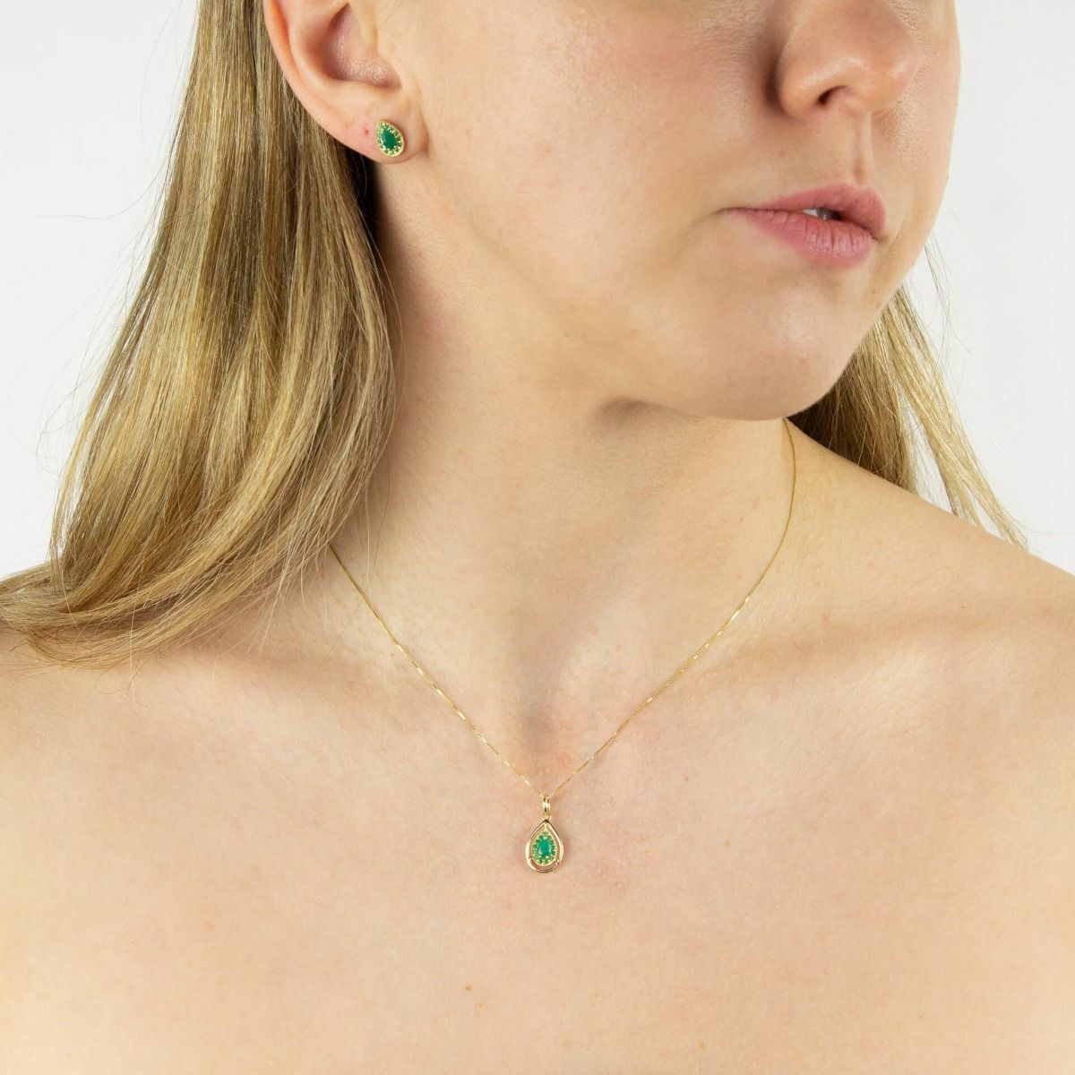 Teardrop Emerald Pendant 9ct Yellow Gold 375 Hallmarked British Made