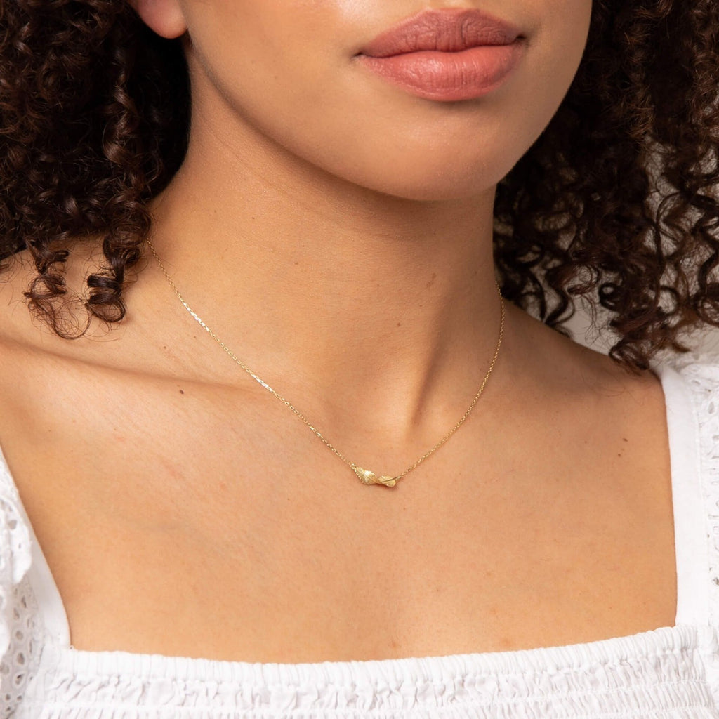 Twisted Leaf Necklace 9ct Yellow Gold 375 Hallmarked British Made Brand New