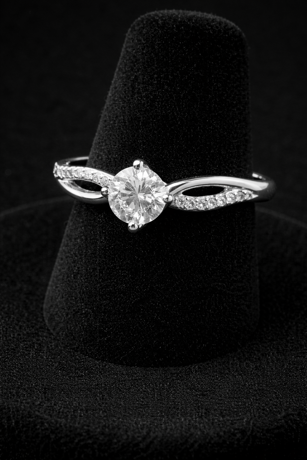Solitaire Shoulders Ring Sterling Silver 925 Hallmarked British Made Size J - R
