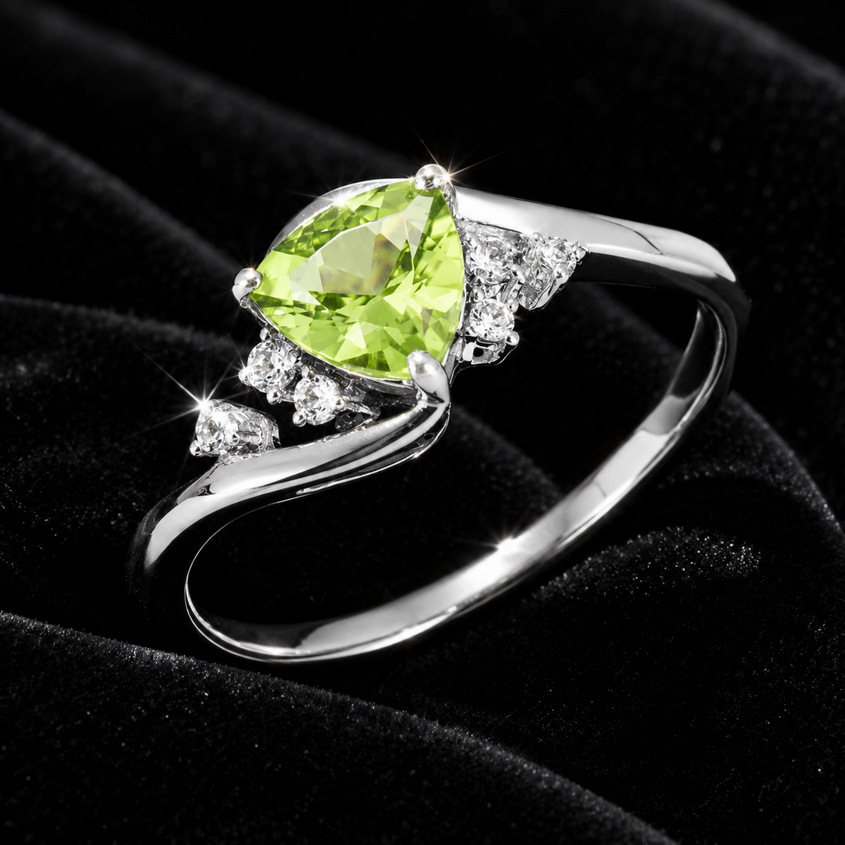 Trillion Green Peridot/Topaz Ring 9ct White Gold 375 Hallmarked Ring Sizes L - Q