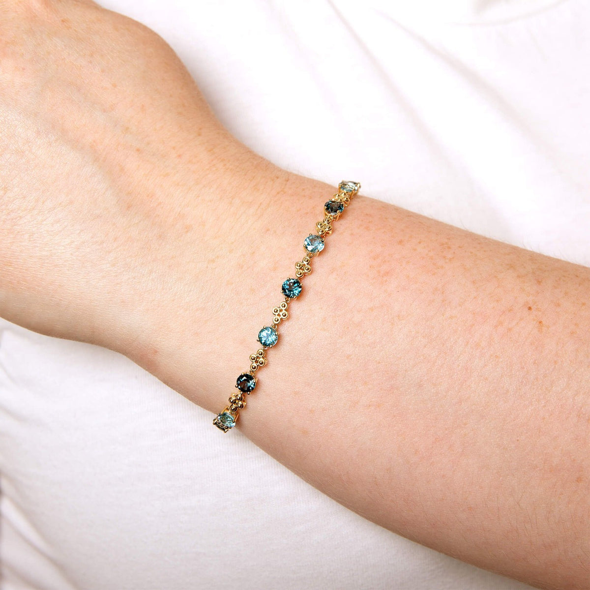 9ct Yellow Gold Blue Topaz Round Bracelet 375 Hallmarked British Made