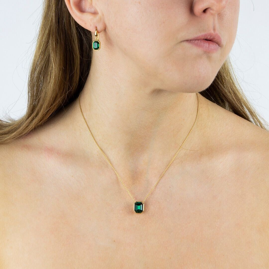Elongated Green Crystal Necklace 9ct Yellow Gold Plated Hallmarked Brand New